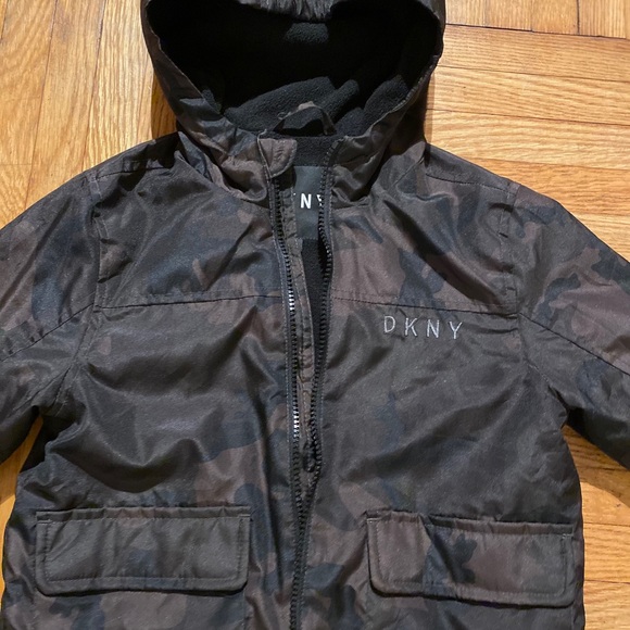 DKNY Jacket boys size 5-6 - Picture 2 of 5